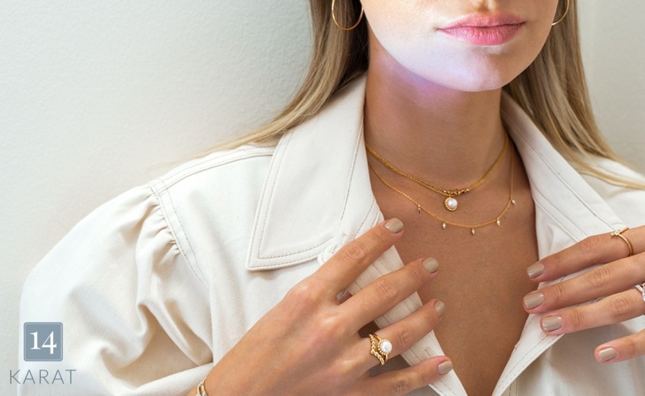 Mastering the art of layering jewelry for style and warmth