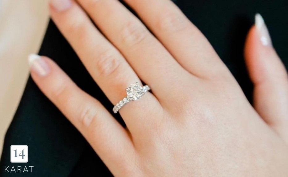 Vintage vs. modern engagement rings